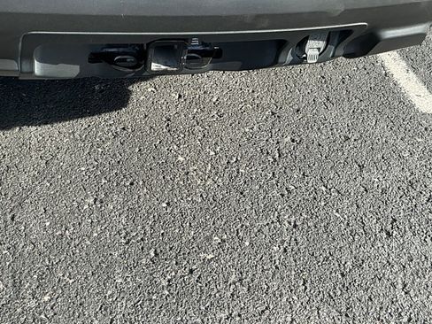 Used 2018 Nissan Pathfinder Platinum image 4