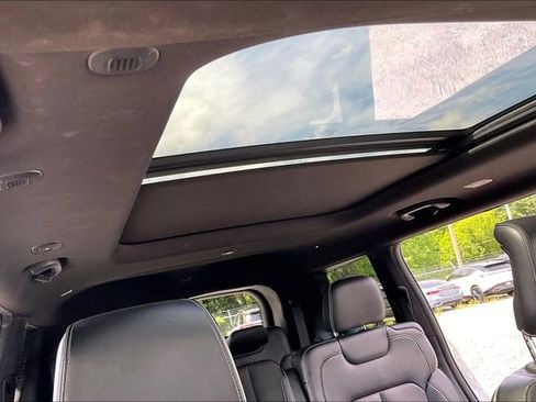 Used 2022 Jeep Grand Cherokee L Overland w/ Luxury Tech Group IV RWD image 27