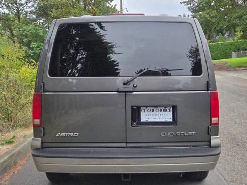 Used 2005 Chevrolet Astro Passenger w/ LS Preferred Equipment Group image 10