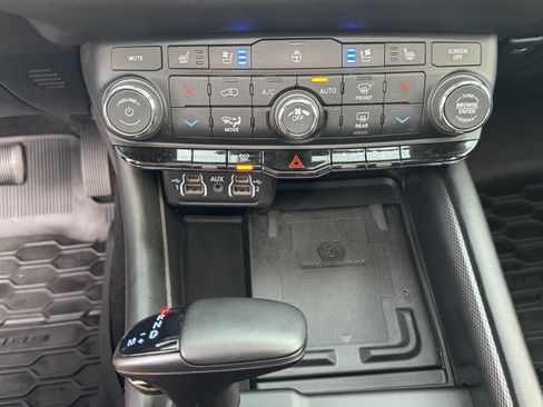 Used 2021 Dodge Durango R/T w/ Blacktop Package RWD image 32