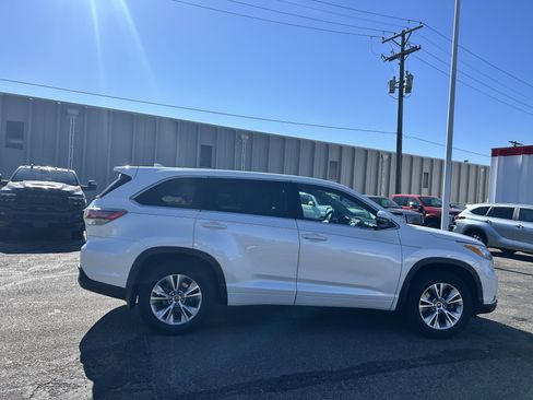 Used 2016 Toyota Highlander Plus AWD/4WD image 6