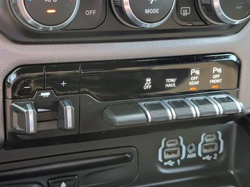 Used 2019 RAM 1500 Big Horn AWD/4WD image 46