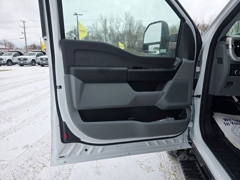 New 2026 Ford F350 XL w/ XL Chrome Package image 20