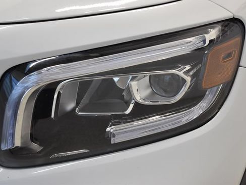 Used 2022 Mercedes-Benz GLB 250 4MATIC image 15