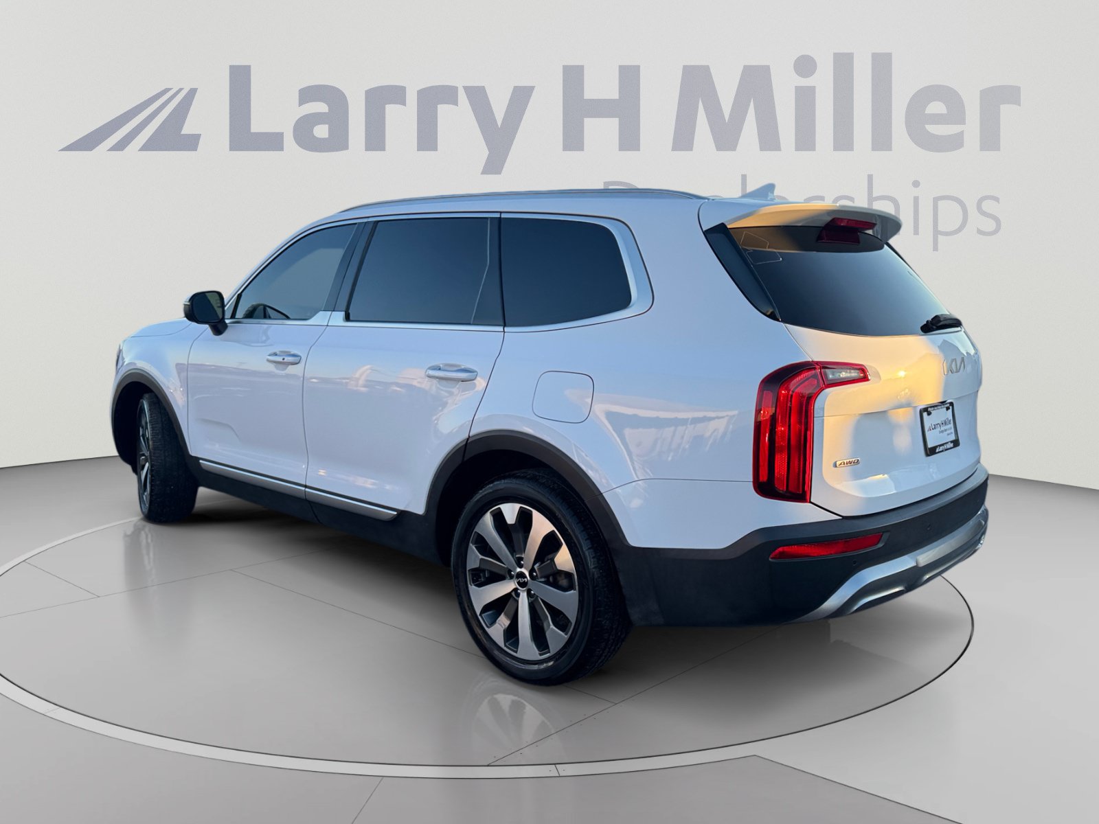 Used 2022 Kia Telluride S AWD/4WD image 3