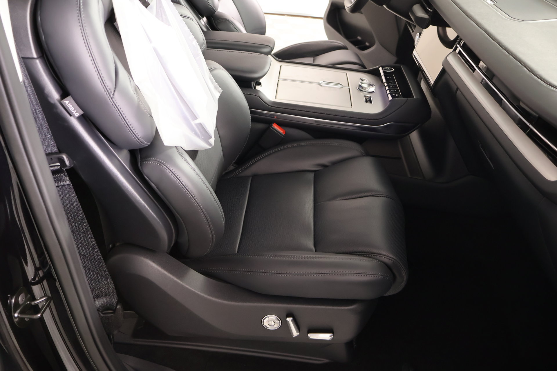 New 2026 Lincoln Navigator Premiere AWD/4WD image 14