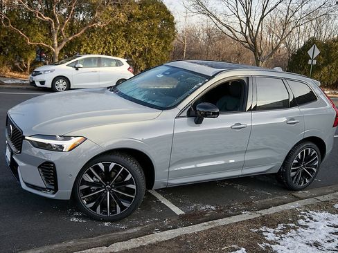 New 2026 Volvo XC60 B5 Ultra w/ Climate Package image 4