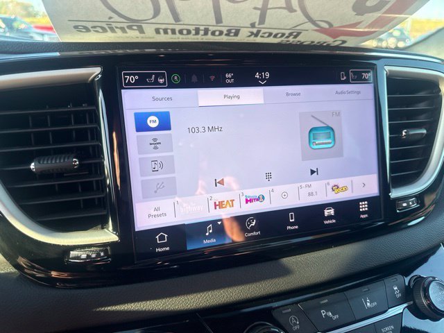 Used 2025 Chrysler Pacifica Select FWD image 34