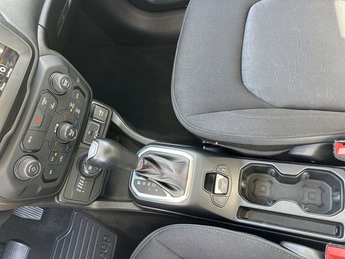 Used 2023 Jeep Renegade Trailhawk image 29