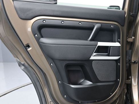 Used 2020 Land Rover Defender 110 SE image 18