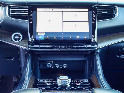 Used 2023 Jeep Grand Wagoneer Series II image 12