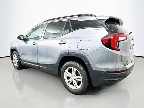 Used 2024 GMC Terrain SLE w/ Driver Convenience Package image 5