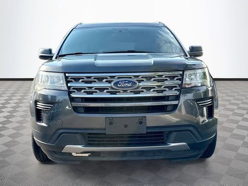 Used 2018 Ford Explorer XLT AWD/4WD image 2