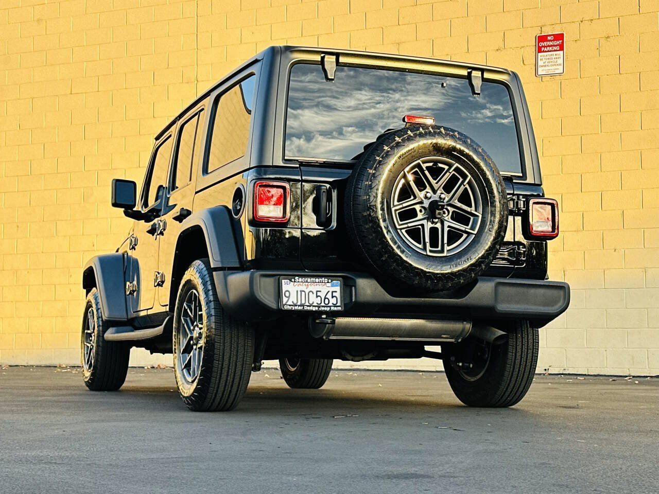 Used 2024 Jeep Wrangler Unlimited Sport AWD/4WD image 9