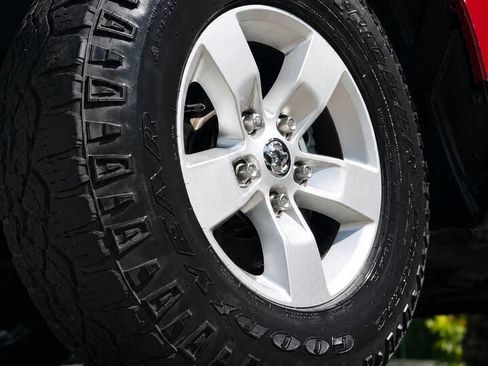 Used 2015 RAM 1500 Classic SLT w/ Luxury Group AWD/4WD image 21