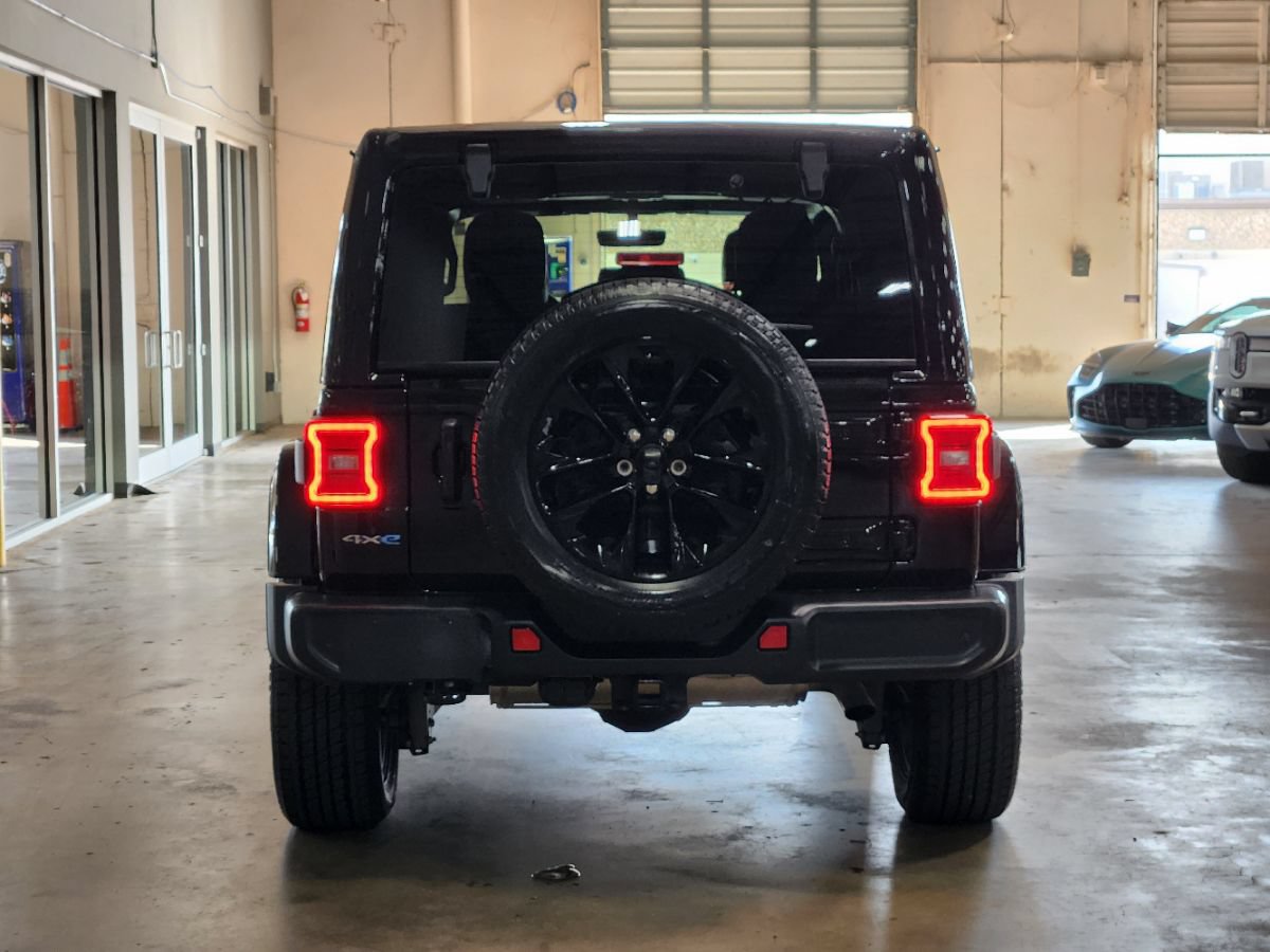 Used 2021 Jeep Wrangler Unlimited Sahara w/ Cold Weather Group AWD/4WD image 9