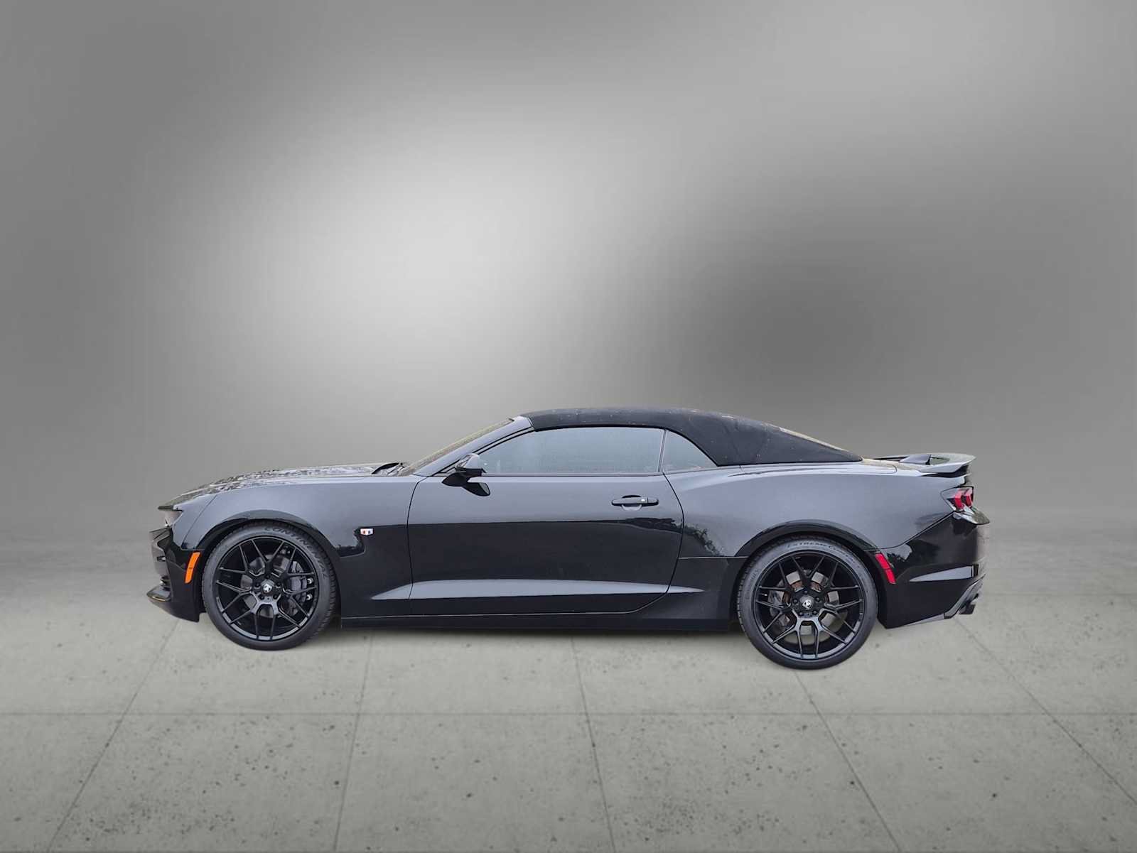 Used 2019 Chevrolet Camaro SS RWD image 5