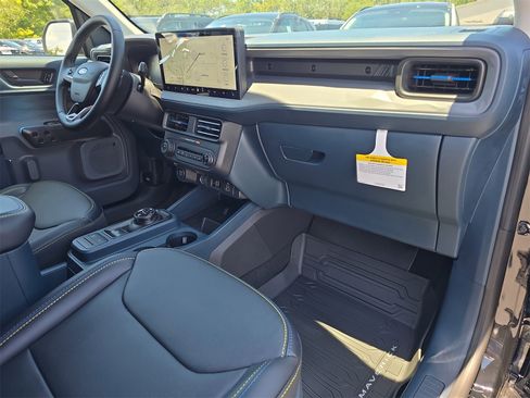 New 2025 Ford Maverick Lobo image 8