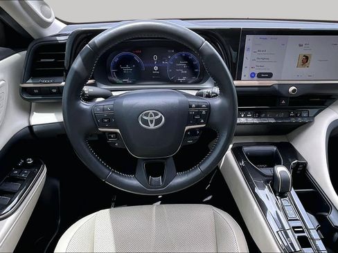 Used 2024 Toyota Crown AWD/4WD image 6