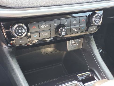 Used 2022 Jeep Compass Latitude w/ Convenience Group AWD/4WD image 17