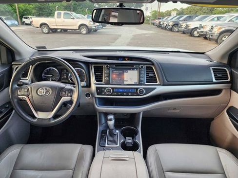 Used 2014 Toyota Highlander XLE AWD/4WD image 21