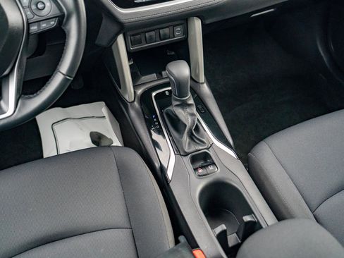 Used 2025 Toyota Corolla Cross LE image 24