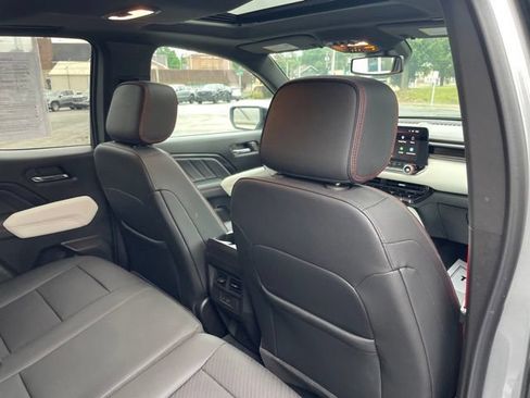 Used 2025 GMC Canyon AT4 w/ AT4X AEV Edition AWD/4WD image 38