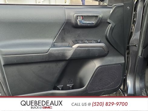 Used 2021 Toyota Tacoma TRD Off-Road w/ Technology Package AWD/4WD image 10