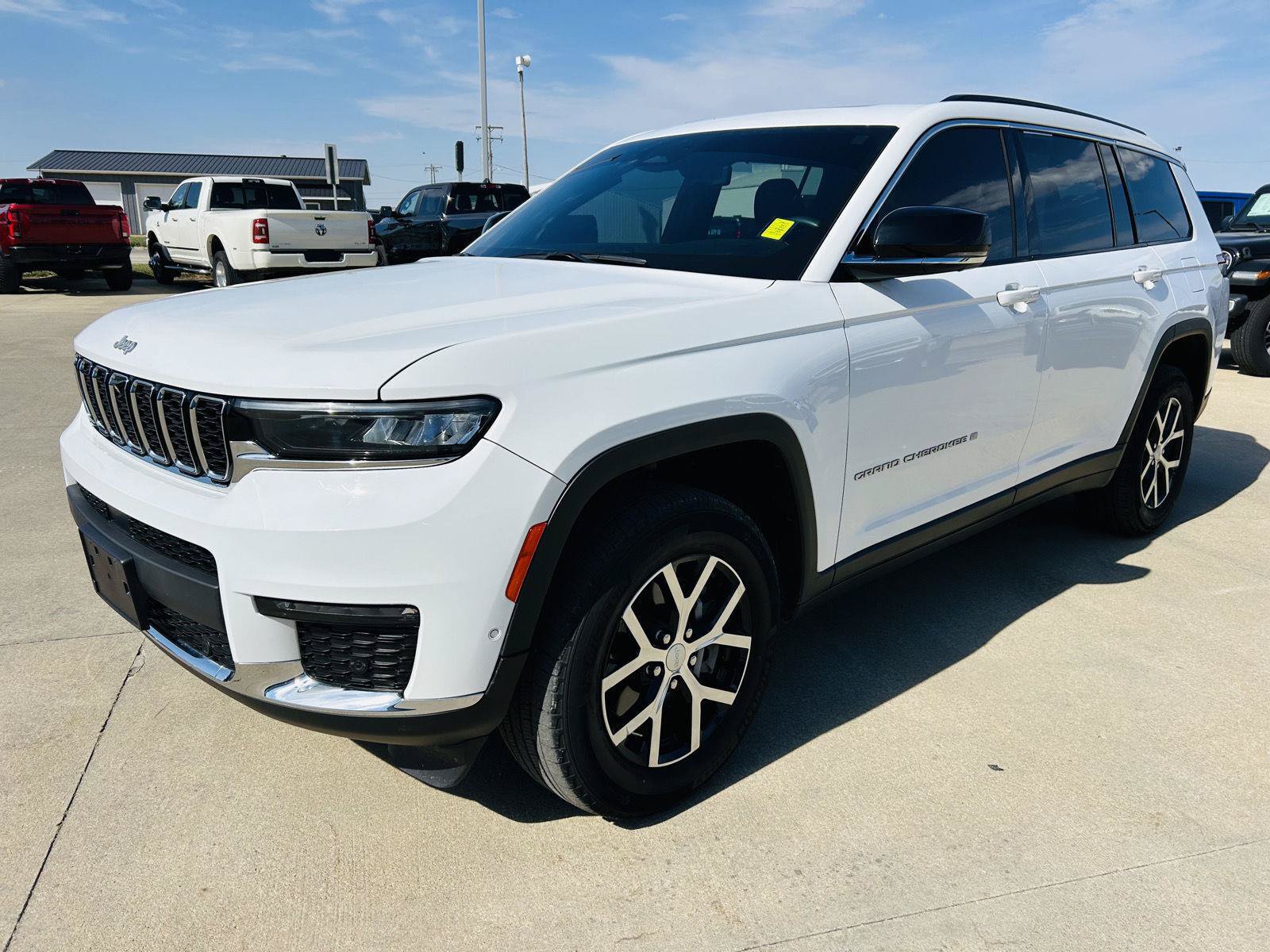 Used 2024 Jeep Grand Cherokee L Limited w/ Luxury Tech Group II AWD/4WD image 42