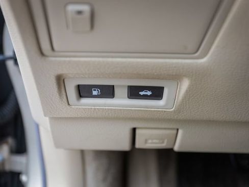 Used 2010 Lexus LS 460 RWD image 38
