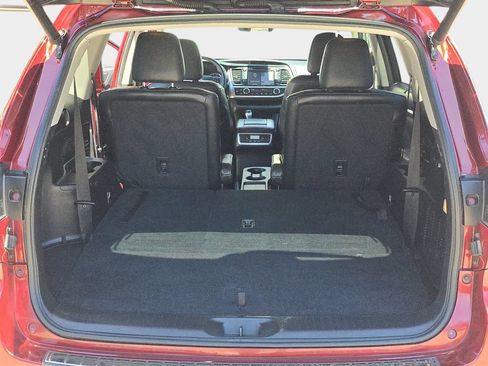 Used 2017 Toyota Highlander SE w/ Carpet Mat Package FWD image 14