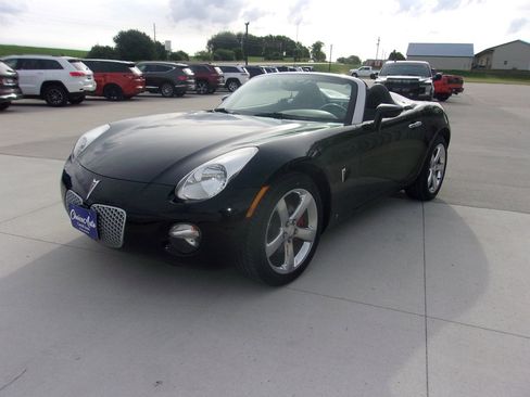 Used 2007 Pontiac Solstice Convertible w/ Premium Package RWD image 10
