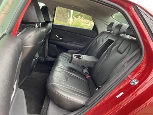 Used 2025 Hyundai Elantra Limited FWD image 16