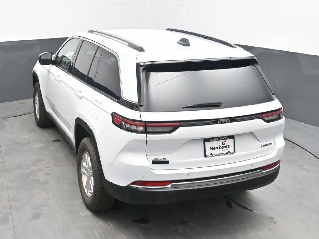 Used 2022 Jeep Grand Cherokee Laredo w/ Luxury Tech Group I AWD/4WD image 35