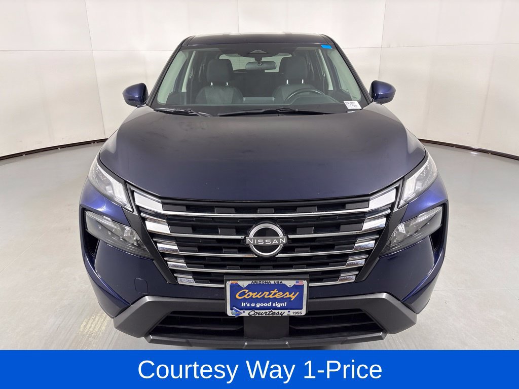 Used 2025 Nissan Rogue SV FWD image 4