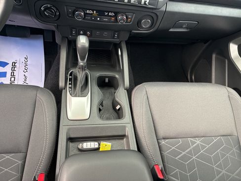 Used 2025 Nissan Frontier SV w/ SV Convenience Package image 13