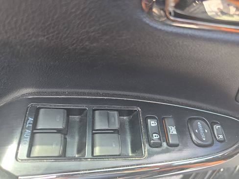 Used 2016 Toyota Avalon Touring FWD image 28
