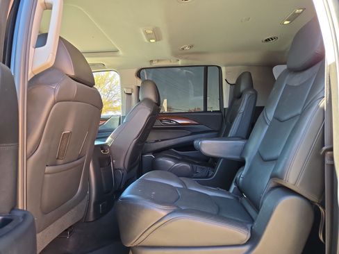 Used 2018 Cadillac Escalade ESV Luxury image 13