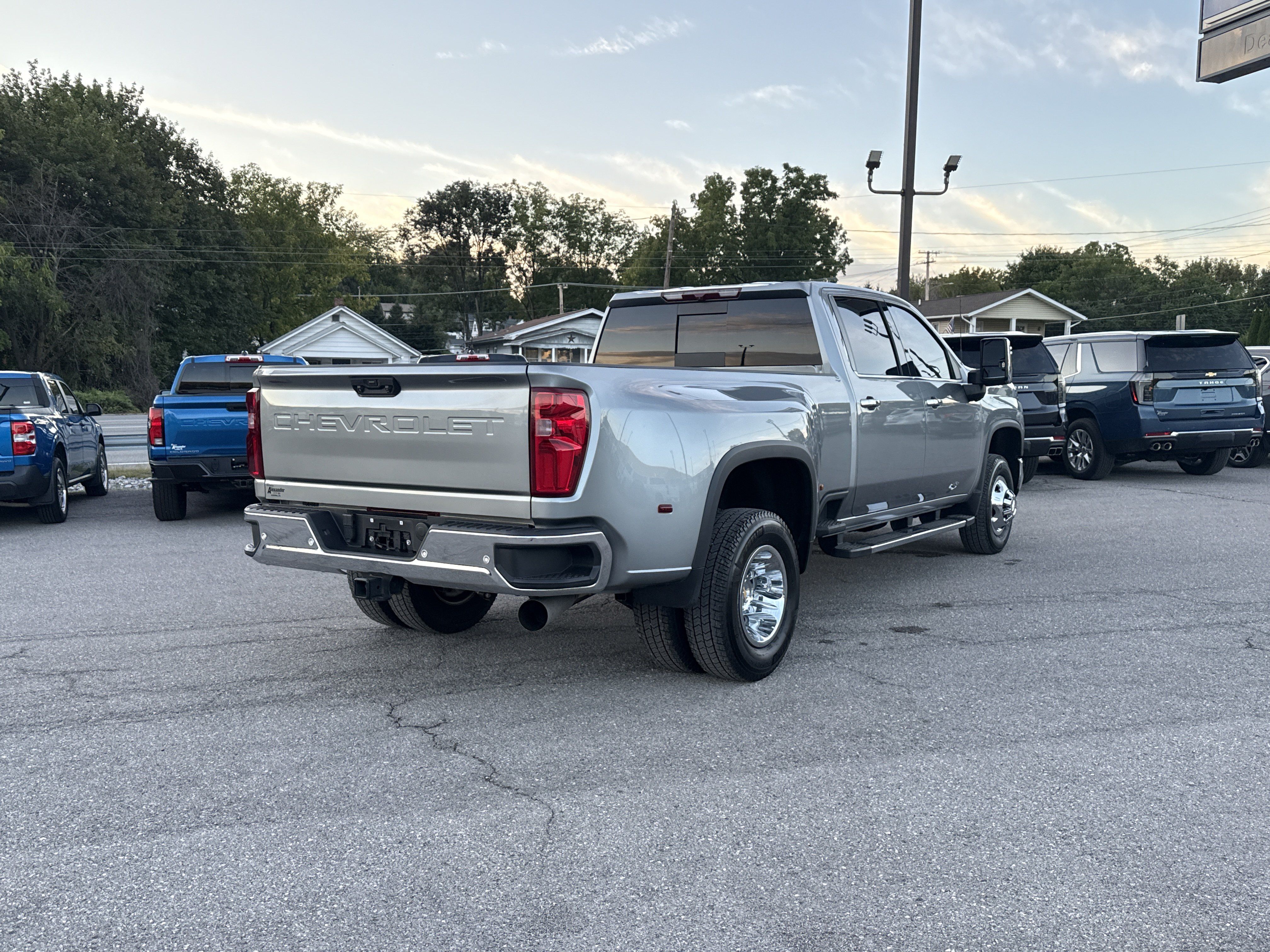 Used 2025 Chevrolet Silverado 3500 LTZ w/ LTZ Convenience Package AWD/4WD image 3