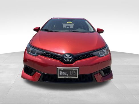 Used 2018 Toyota Corolla iM FWD image 2