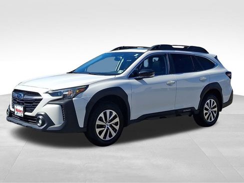 Used 2025 Subaru Outback Premium image 3