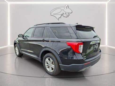 Used 2023 Ford Explorer XLT w/ Equipment Group 202A AWD/4WD image 3