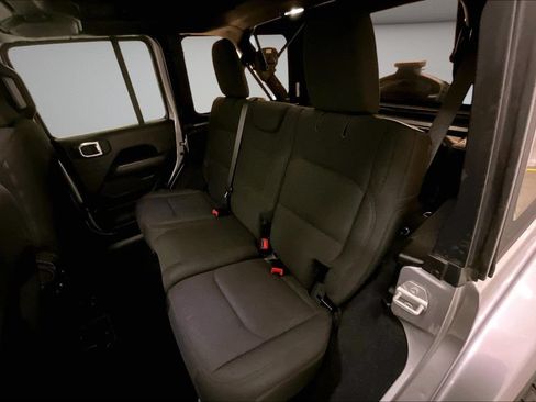 Used 2019 Jeep Wrangler Unlimited Sahara AWD/4WD image 22