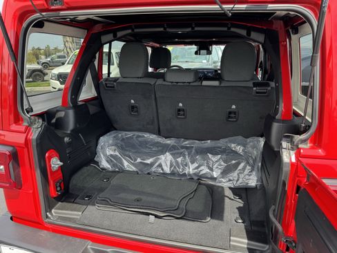 Used 2025 Jeep Wrangler Sahara w/ Safety Group image 38