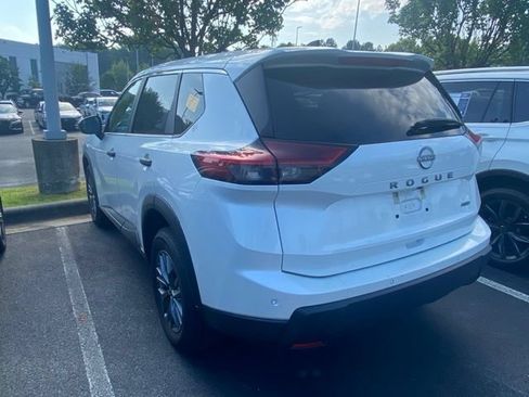 Used 2024 Nissan Rogue S AWD/4WD image 10