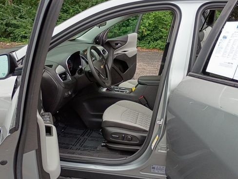 Used 2024 Chevrolet Equinox LS w/ LS Convenience Package FWD image 11