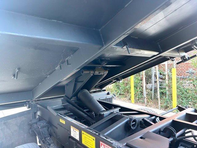 Used 2016 Ford F550 2WD Crew Cab Super Duty image 18