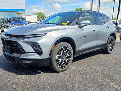 Used 2024 Chevrolet Blazer RS w/ Driver Confidence II Package AWD/4WD image 2