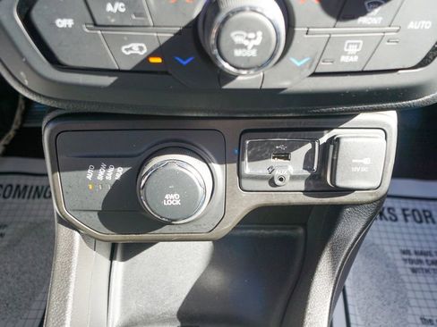 Used 2021 Jeep Renegade Latitude w/ Sun & Sound Group image 25