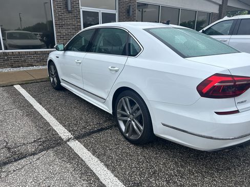 Used 2017 Volkswagen Passat 1.8T R-Line FWD image 3